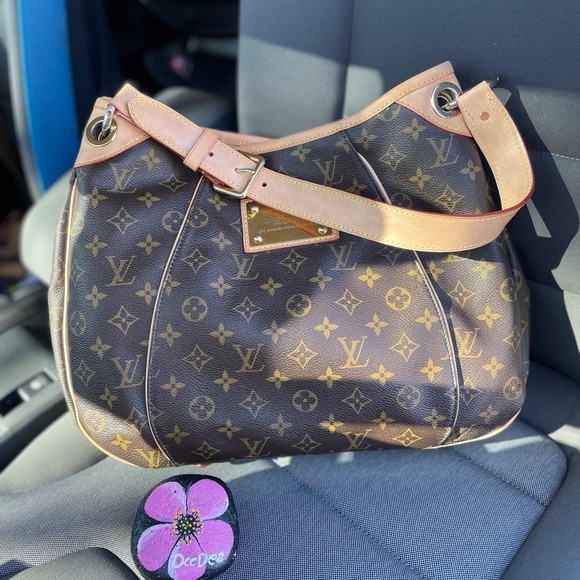 Louis Vuitton Handbags - LOUIS VUITTON Galliera Bag